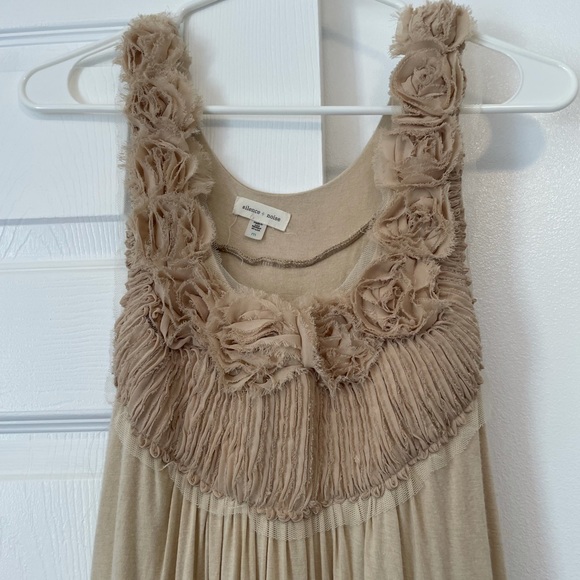 • silence + noise urban outfitters beige rosette embroidered top • - Picture 2 of 3